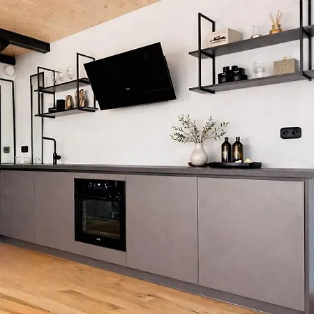 110 Sqm - 2 Floor Loft & Garden, Free Parking *