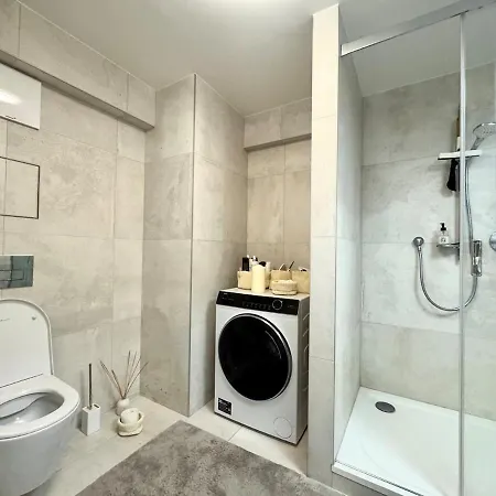 110 Sqm - 2 Floor Loft & Garden, Free Parking براغ