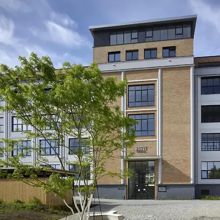 110 Sqm - 2 Floor Loft & Garden, Free Parking * Praga
