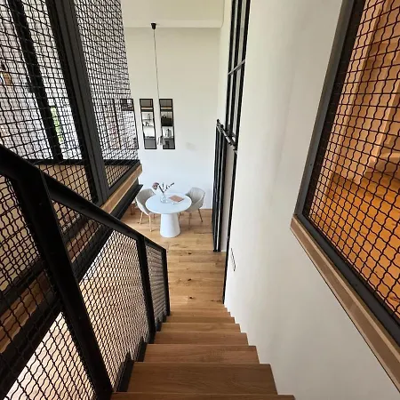 110 Sqm - 2 Floor Loft & Garden, Free Parking Apartament