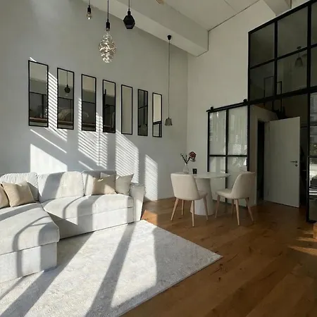 شقة 110 Sqm - 2 Floor Loft & Garden, Free Parking *