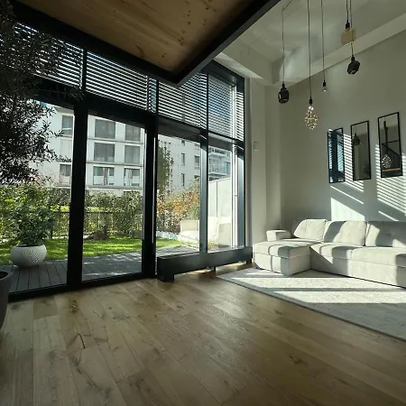 شقة 110 Sqm - 2 Floor Loft & Garden, Free Parking *